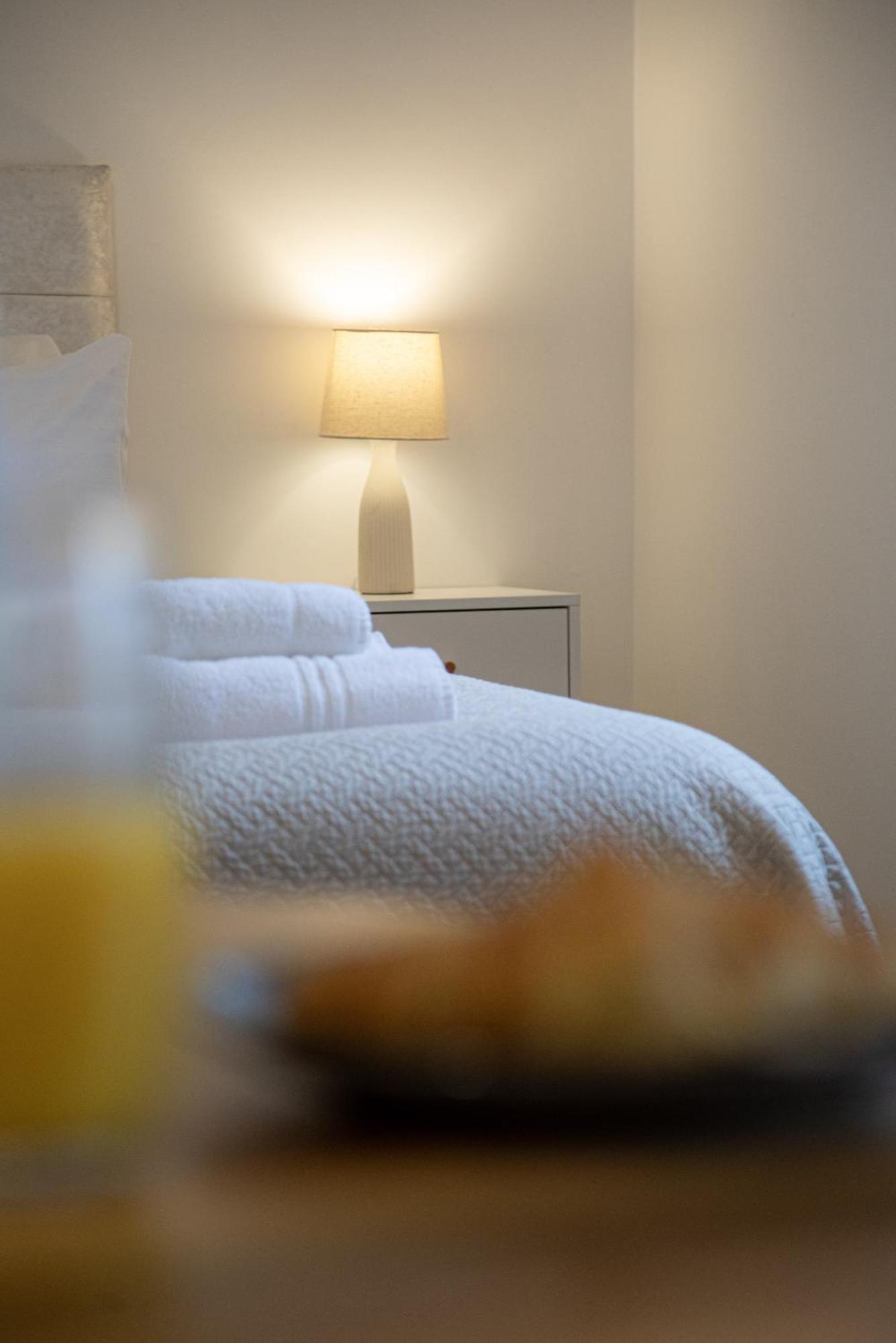 Crescent House Apartments Telford Phòng bức ảnh